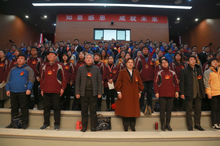 亚新官方网站2019年度工作动员大会---舞蹈《花开树恩》